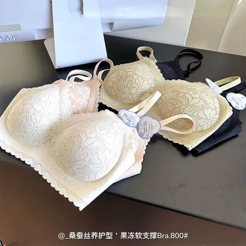 Intimate Lace Comfort Bra – Wireless Soft Cup with Back Hook Closure
