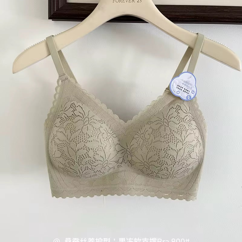Intimate Lace Comfort Bra – Wireless Soft Cup with Back Hook Closure
