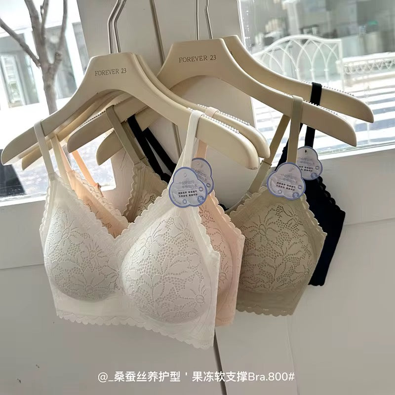 Intimate Lace Comfort Bra – Wireless Soft Cup with Back Hook Closure