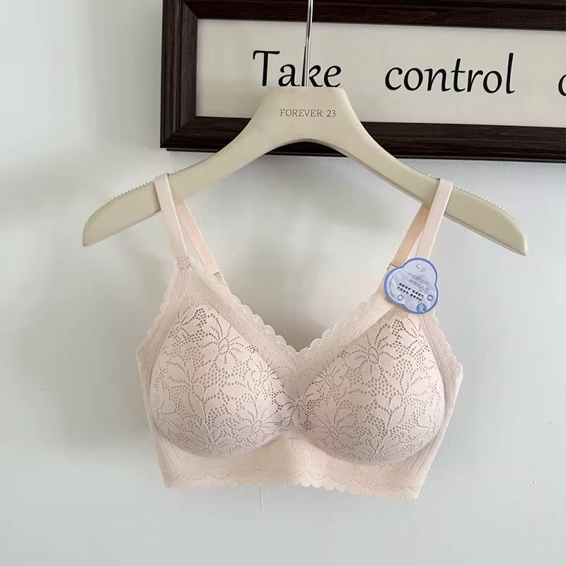 Intimate Lace Comfort Bra – Wireless Soft Cup with Back Hook Closure