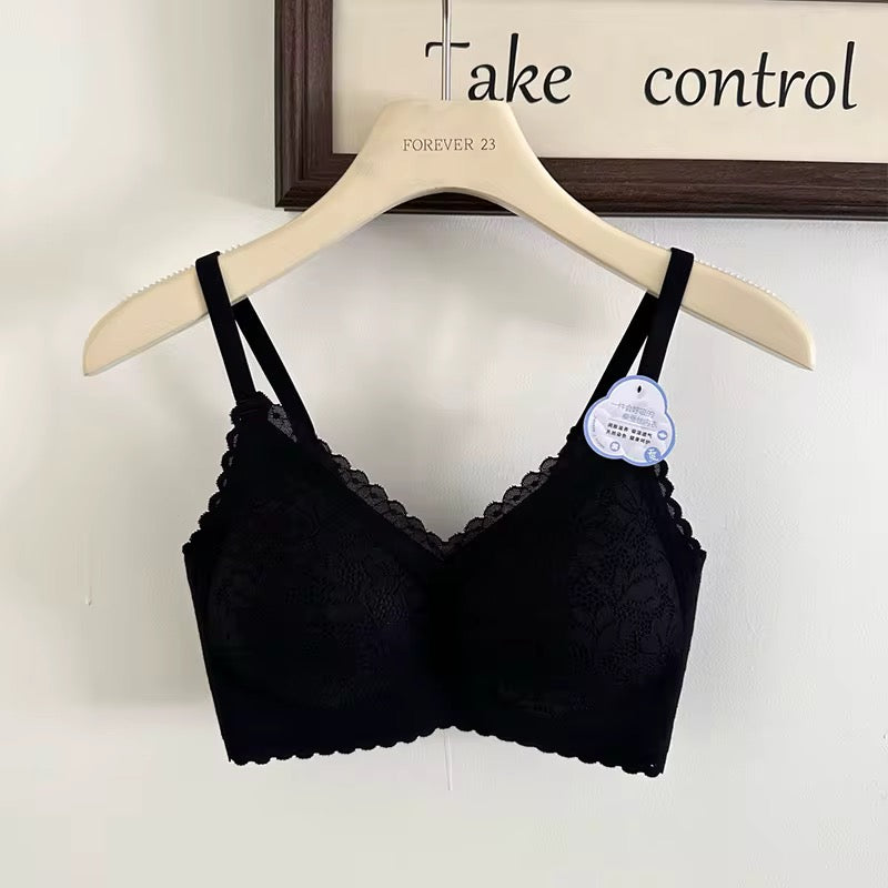 Intimate Lace Comfort Bra – Wireless Soft Cup with Back Hook Closure